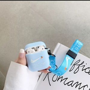 Baby blue AirPod 1/2 case